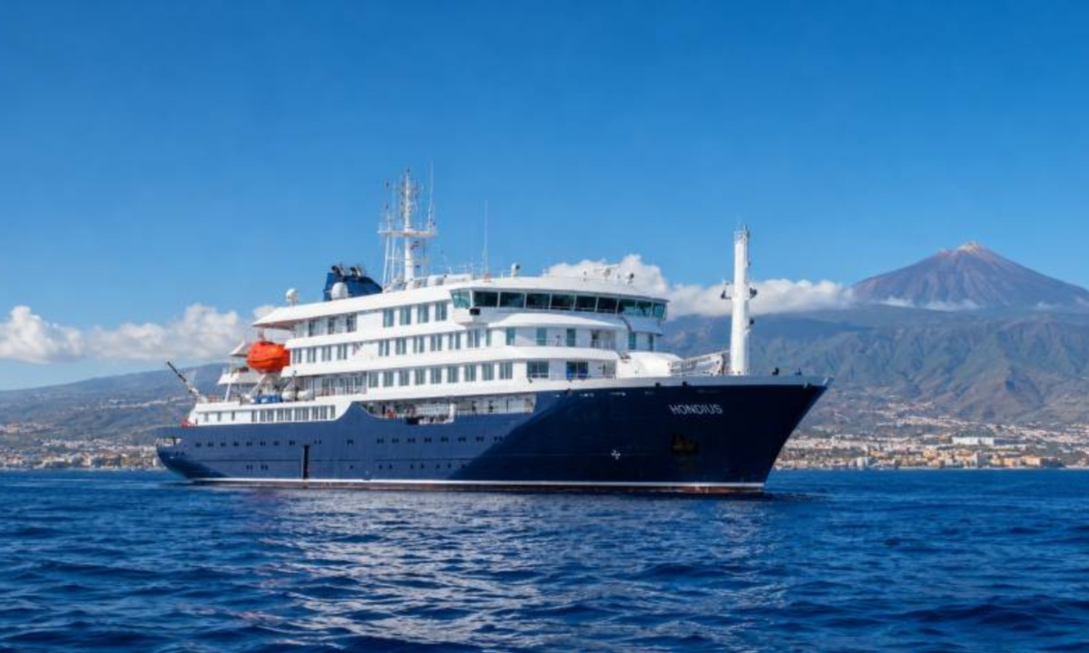 Cruise ship hit by Hantavirus.jpg