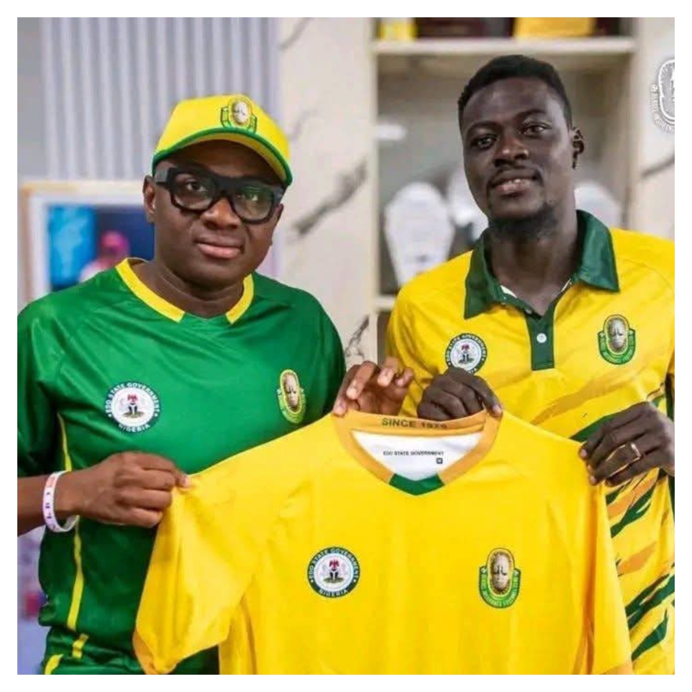 Adekunle pens one year contract with Bendel Insurance .jpg