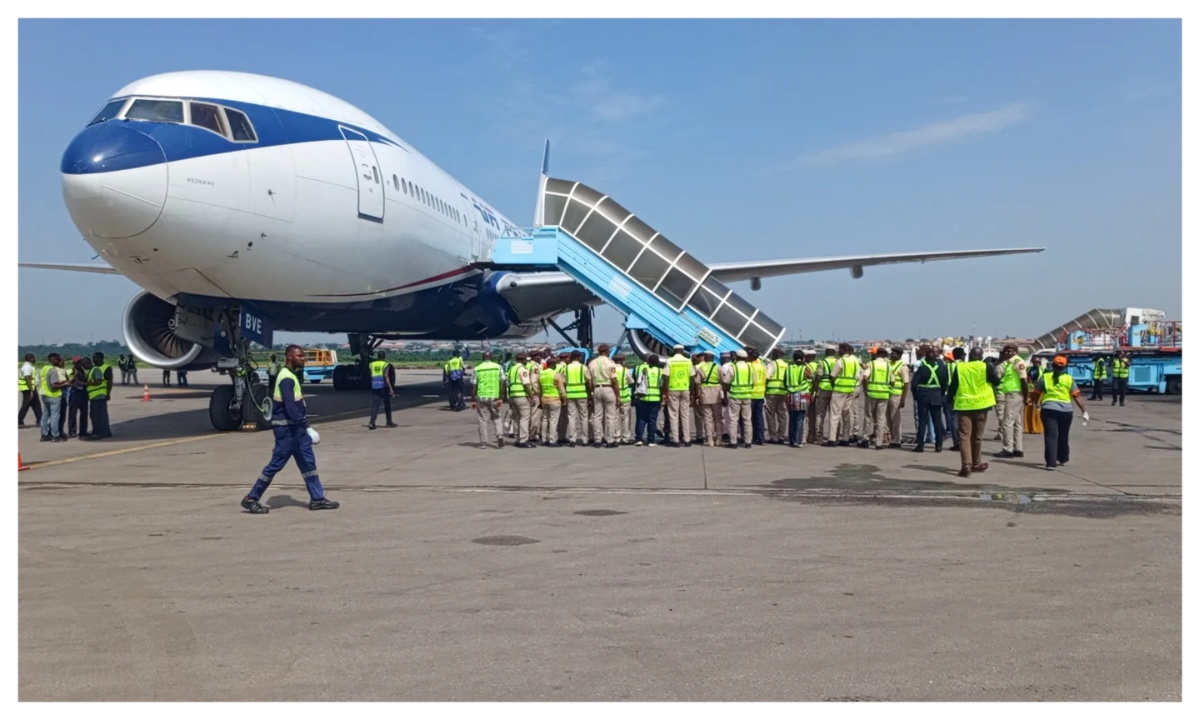 Xenophobia Nigerians evacuated from South Africa arrive in Lagos.jpg