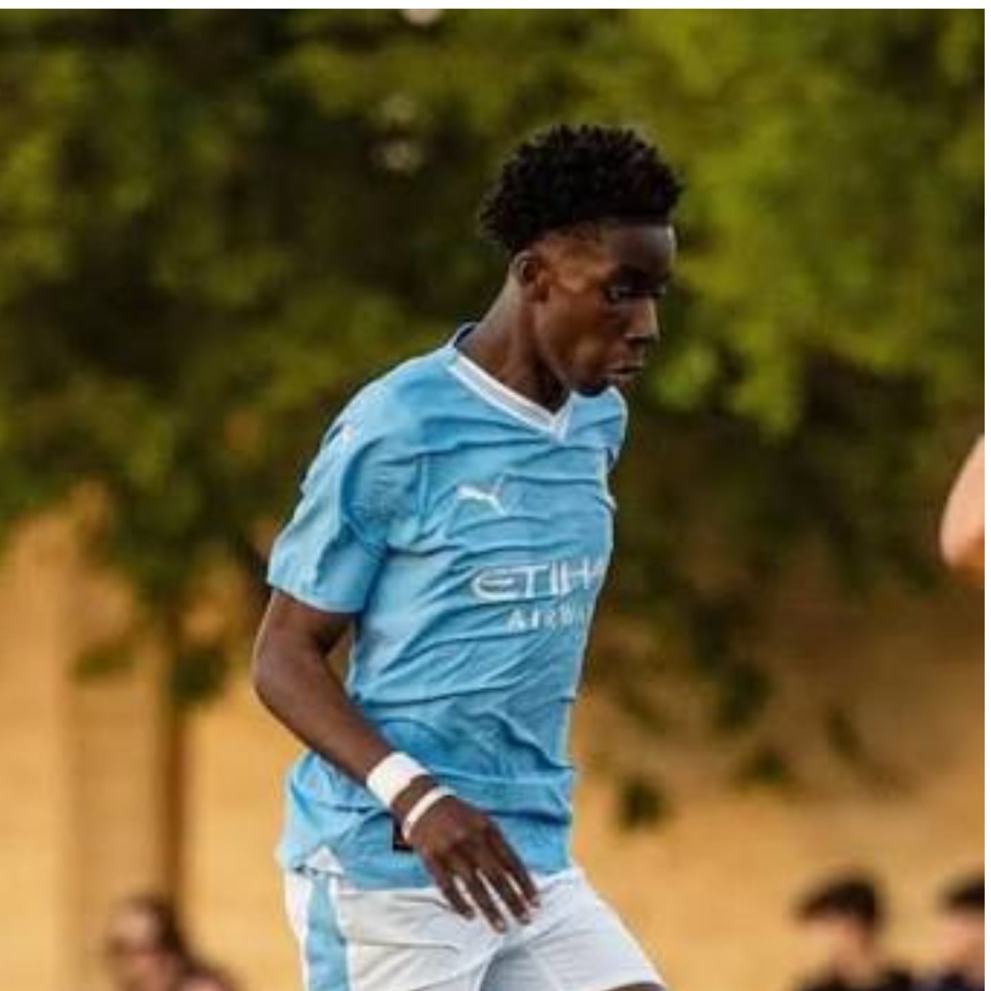 Nigerian midfielder David Eze .jpg